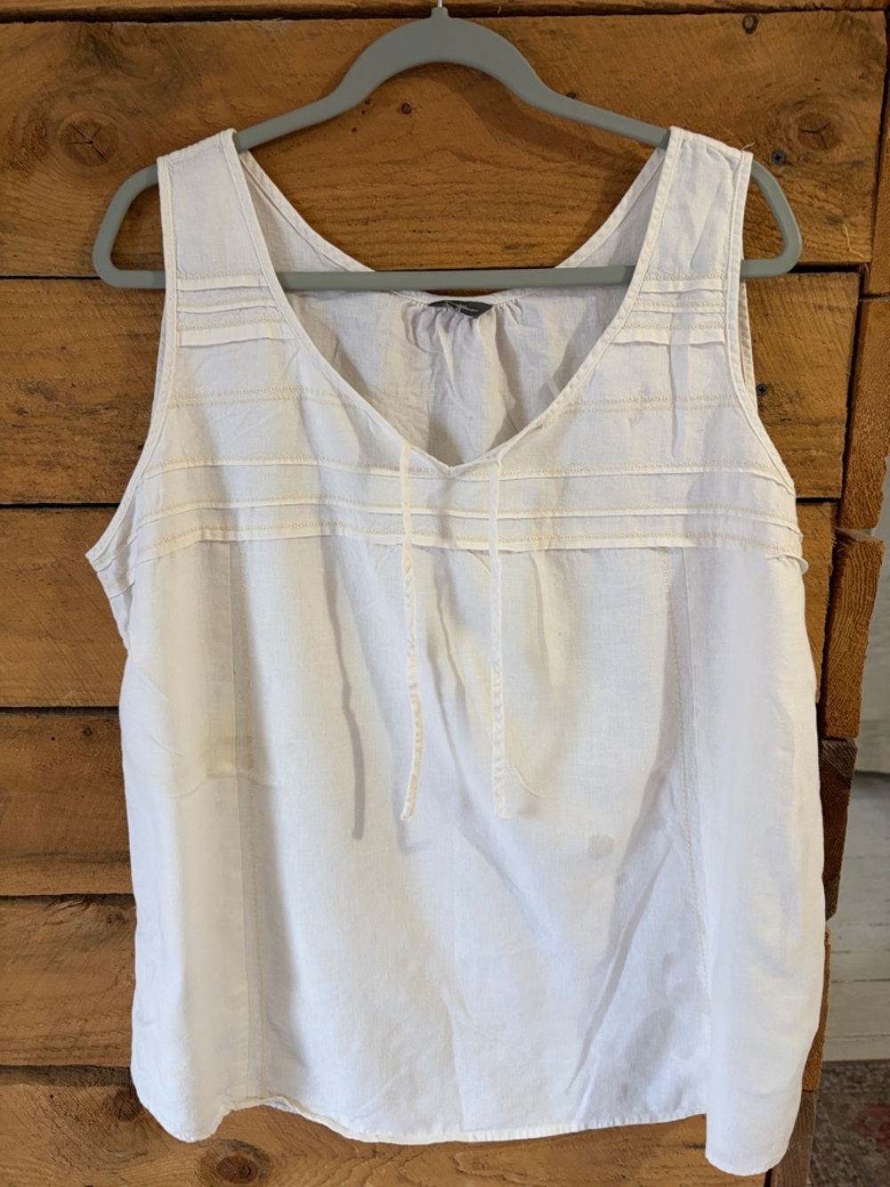 Eddie Bauer White V-Neck Cotton Sleeveless Camisole